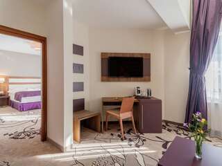 Отель Hotel Miruna - New Belvedere Пояна-Брашов Улучшенный люкс с 2 спальнями-7