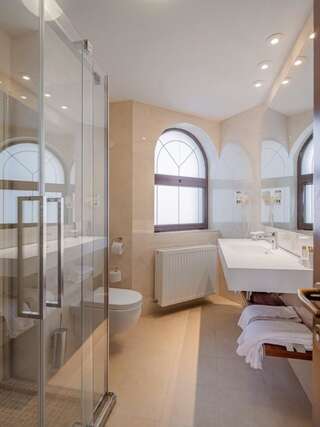 Отель Hotel Miruna - New Belvedere Пояна-Брашов Улучшенный люкс с 3 спальнями-7